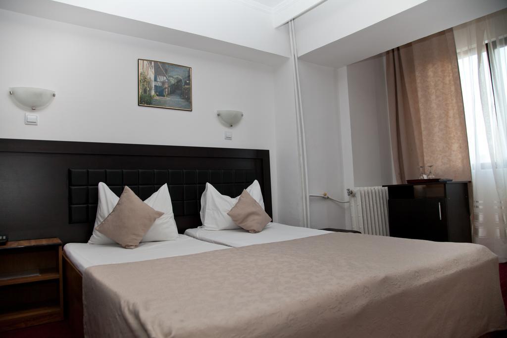 Hotel Metropol Piteşti Zimmer foto
