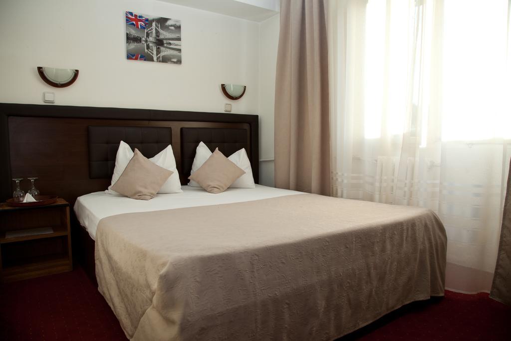 Hotel Metropol Piteşti Zimmer foto